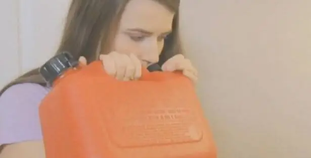 A Shannon le gusta el sabor a gasolina