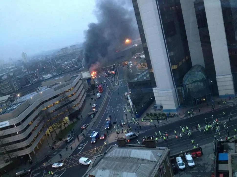 Londres se conmocionó con el accidente de un helicóptero