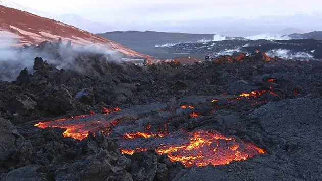 Vista panorámica interactiva de la erupción de un volcán