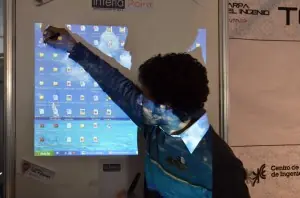 Estudiantes diseñaron una pizarra interactiva