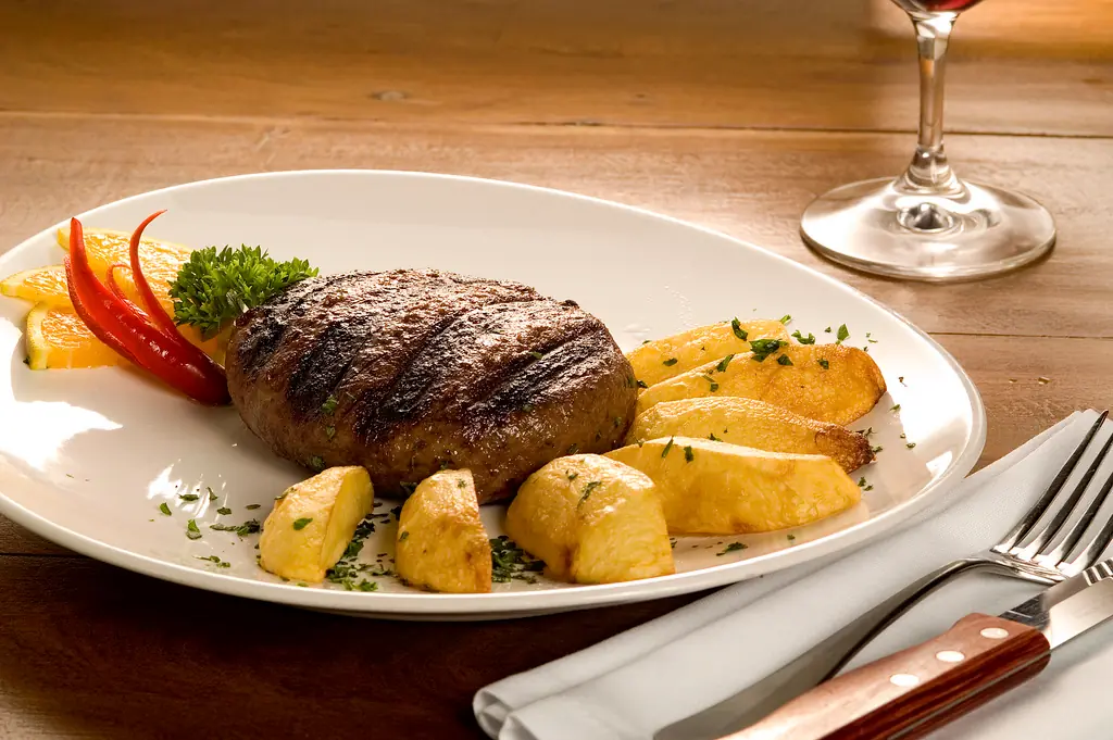 Ojo de Bife con revuelto de Vegetales