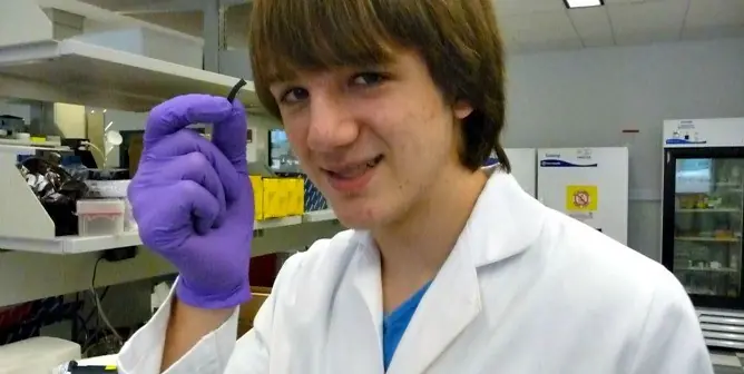 Jack Andraka inventa un test de detección de cáncer barato