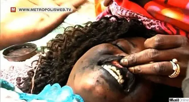 Tatuaje de encías, la moda en Senegal