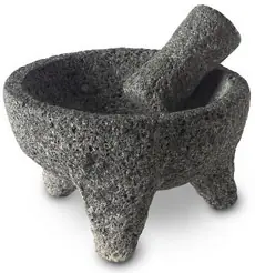 ¿Cómo curar un molcajete?