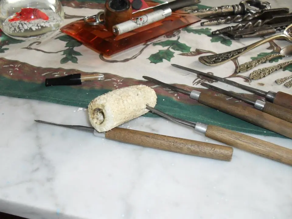 Haciendo una pipa de Choclo (Corncob Pipe)