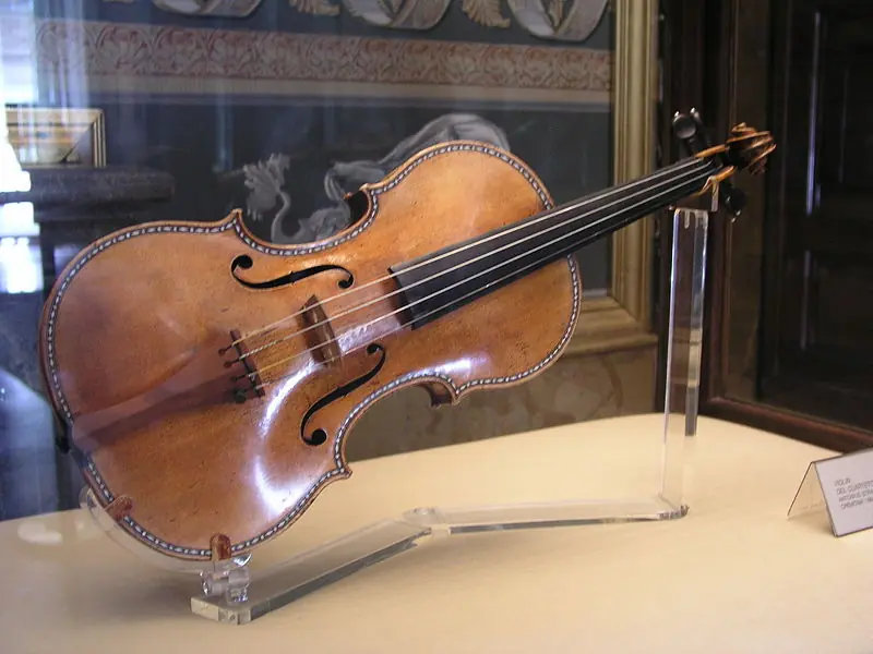 Violín stradivarius su fama.