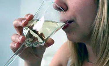 Fármaco elimina 80% del alcohol de la sangre en segundo