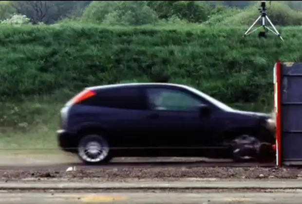 Cómo se siente chocar en auto a 200 Km/h? (VIDEO)