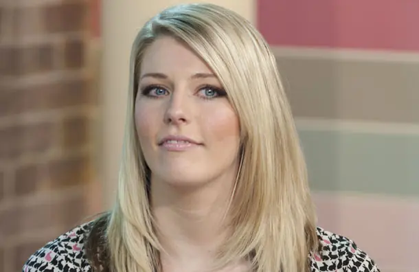 Mujer con 2 vaginas posa para revista (apto)