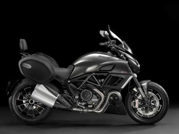 Ducati Diavel Strada: músculo rutero 2013