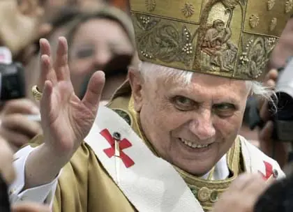 el oscuro pasado del papa benedicto 16:(resumen)