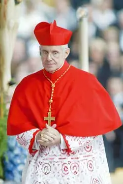 el anunciante del papa : y sue enfermedad (entra) !