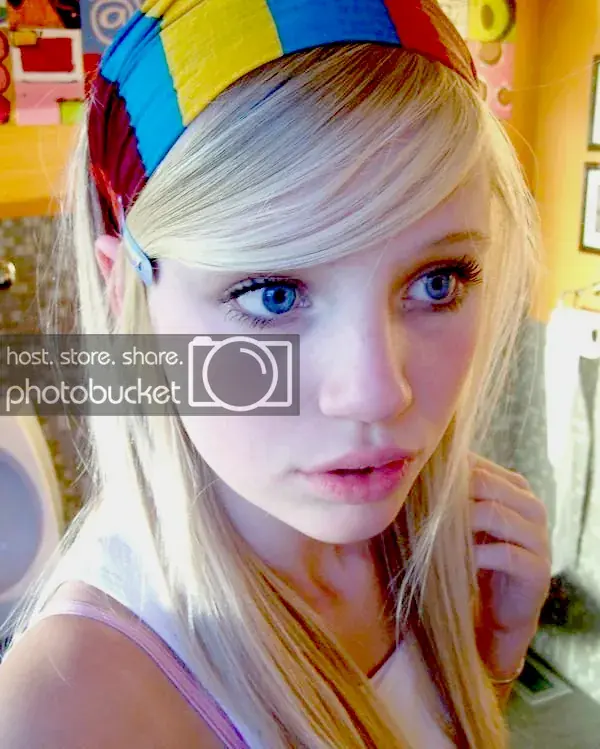 ¿ Quien es esa rubia llamada Zoe Kimball ?