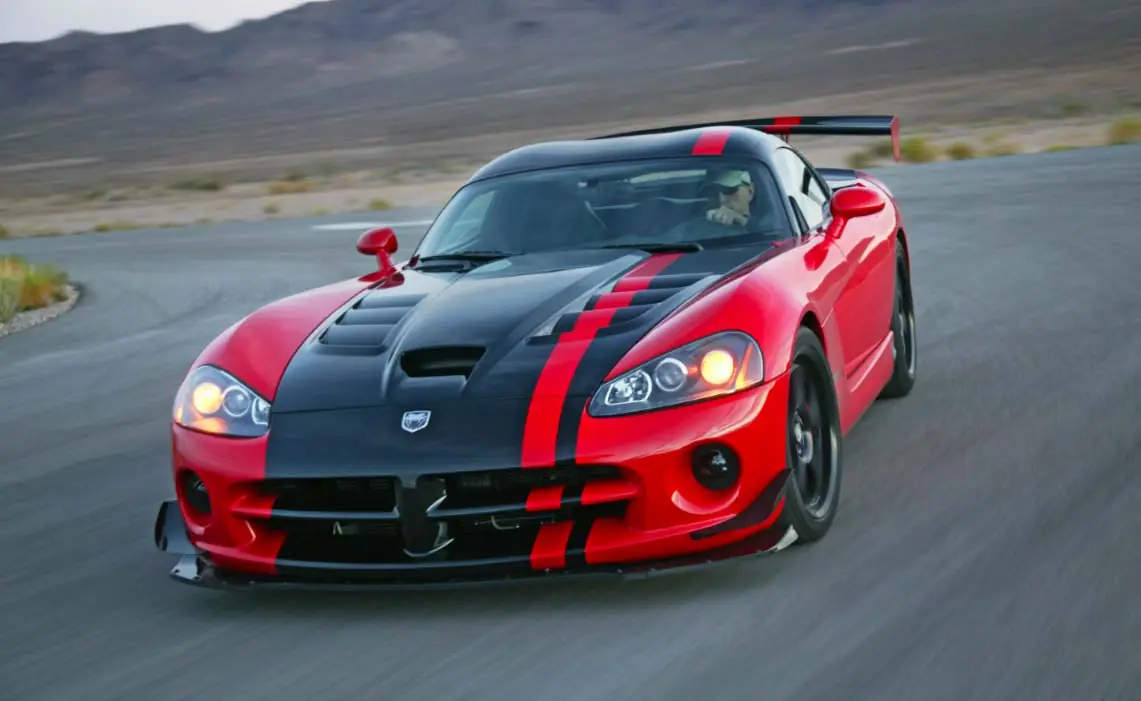 ¿Un Dodge Viper con motor Ferrari?