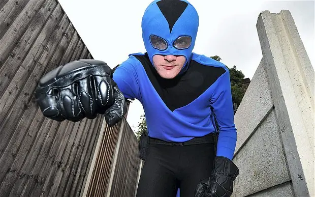 "superheroe" se retira por que le dieron una paliz