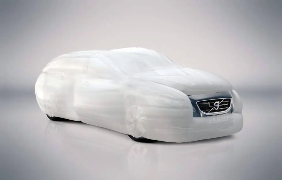 Volvo desarrolla el airbag que envuelve al coche