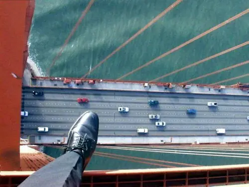 Extraña fobia (ambulofobia)