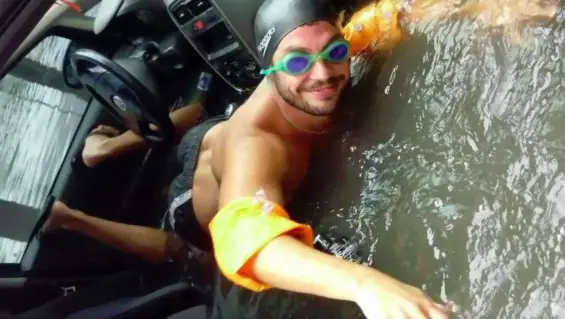 Conviene reparar Auto inundado?