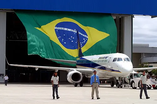 Ahora compramos aviones a Brasil (que verguenza)