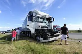 Autos chocadísimos andando por la autopista