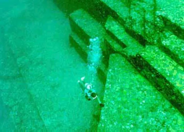 ciudades sumergidas ruinas en el oceano