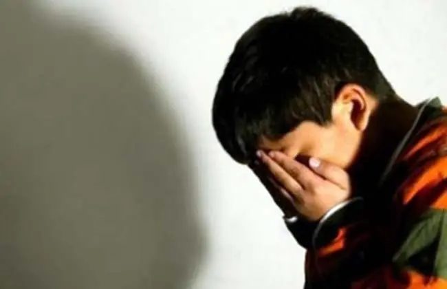 salió del boliche, lo violaron y volvió desnudo a su casa