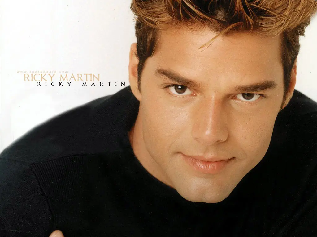 Ricky Martin anuncia un nuevo disco de éxitos y un DVD de v