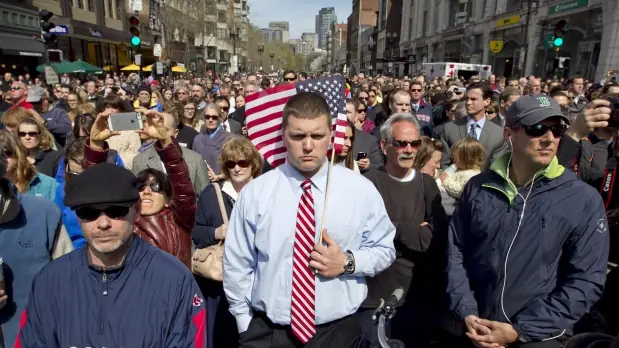 Guardan un minuto de silencio por víctimas de Boston