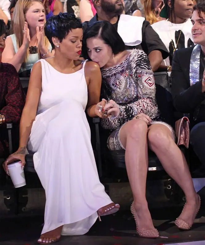 Rihanna se dejaría azotar por Katy Perry