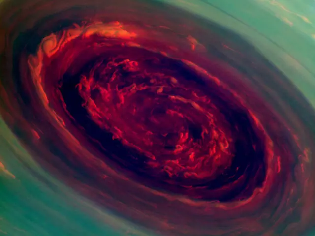 El monstruoso huracán de Saturno