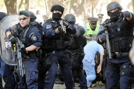 Macri golpista atenta inpunemente contra gente del borda
