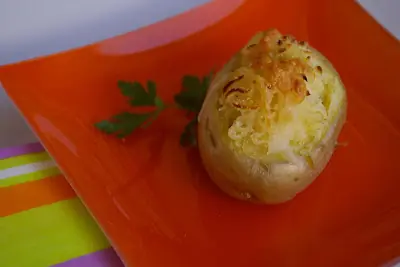 Cómo preparar Patatas rellenas con jamón y bacon