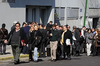 Más de 200 inspectores de la AFIProdean la manzana de Clar