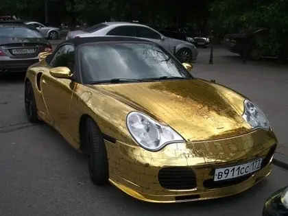 Porsche 911 Cabriolet, cubierto de oro