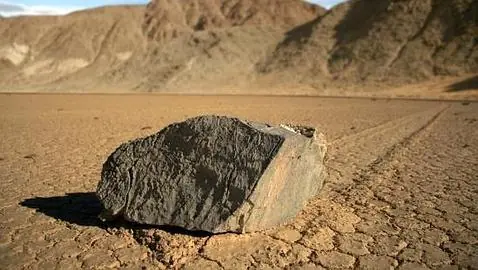 Las piedras reptantes: ¿un misterio aclarado?