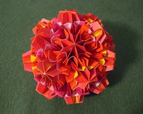 Kusudama: Arte en papel - El origami más bello