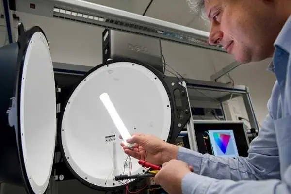 Científicos crean prototipo de lámpara que podría acabar