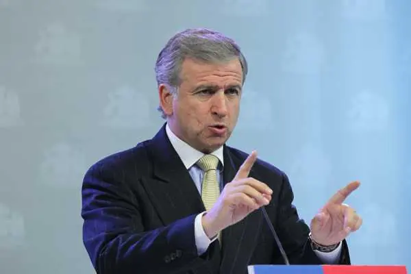 "Mientras en Europa cortan beneficios sociales, en Chil