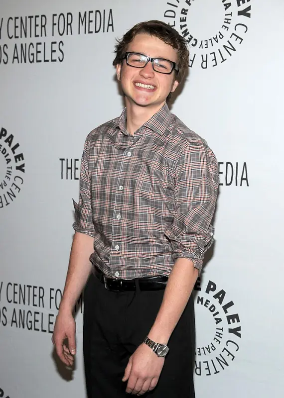 Angus T. Jones sale de "Two and a half men"