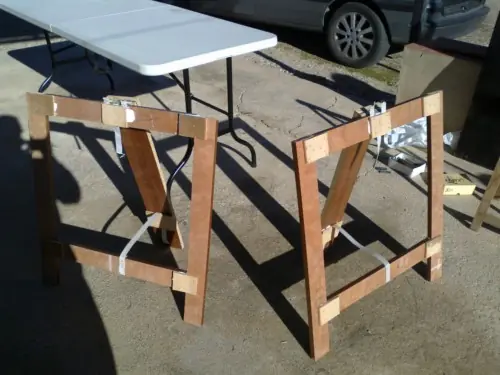 Como hacer unos caballetes de madera en pocos minutos.