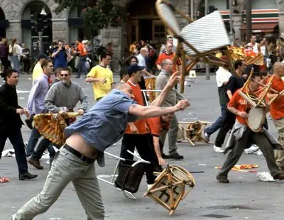 Mira como se cagan a palos los hooligans !!