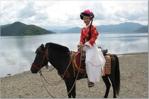 “Lago Lugu: el reino de las mujeres”