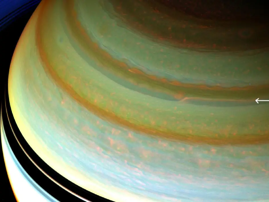 Cassini muestra corrientes de vientos en Saturno