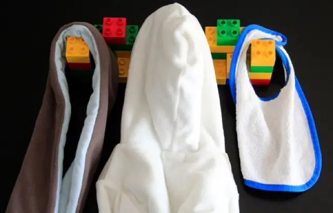 Recicladecoración con corchos, maletas, cajas, etc.