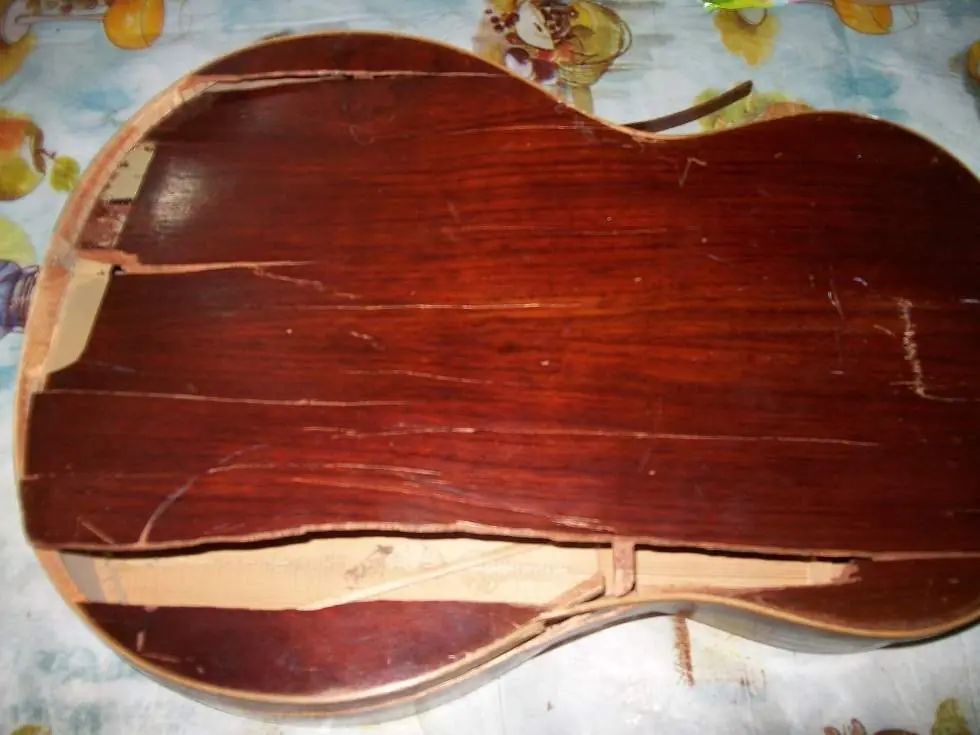 Restauración en curso, guitarra criolla luthier Martinez