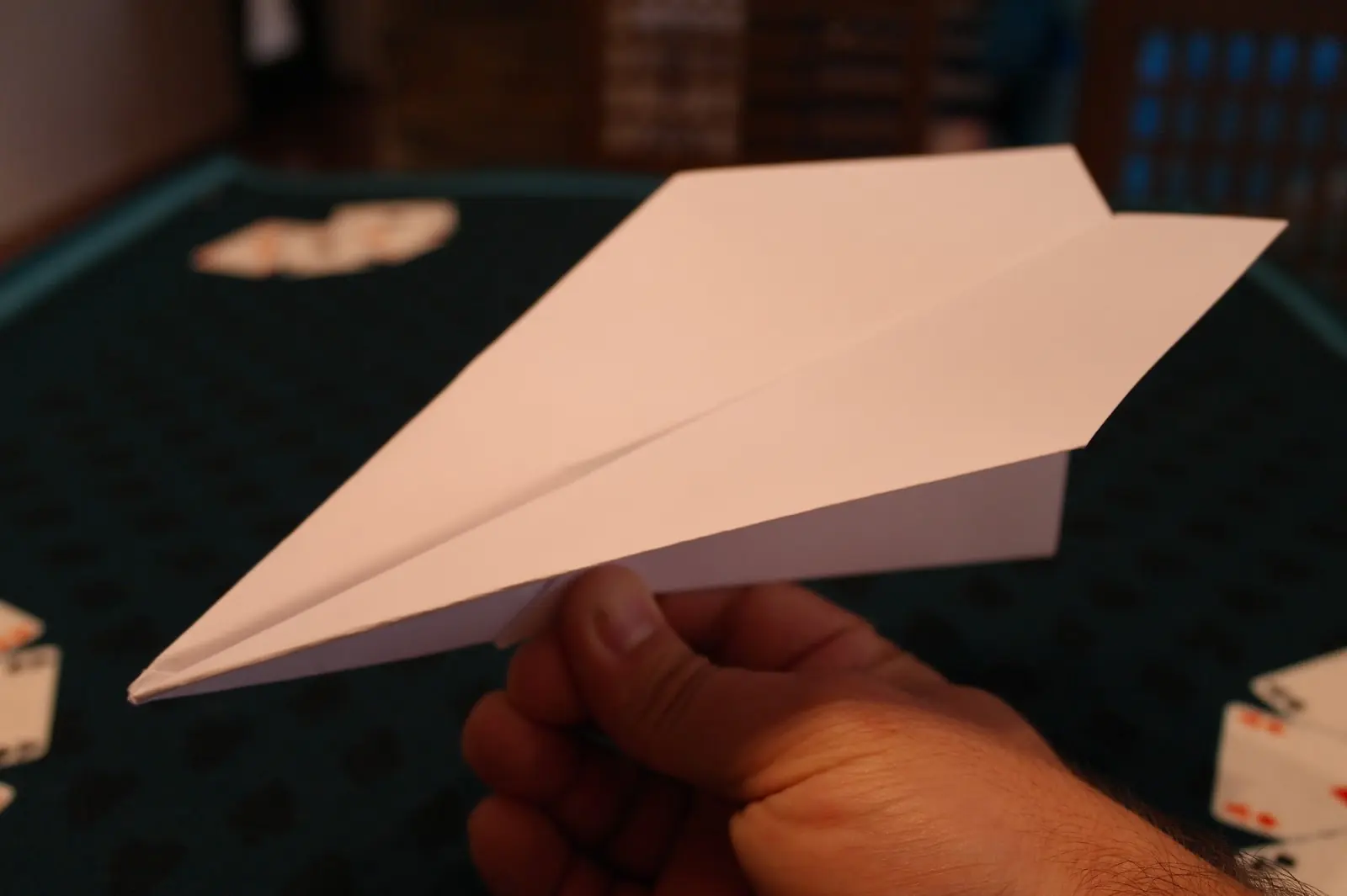 Cómo hacer el avión de papel (que dure mas en el aire)