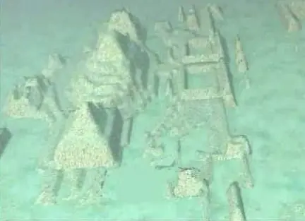 Pirámides halladas en el triangulo de las bermudas!