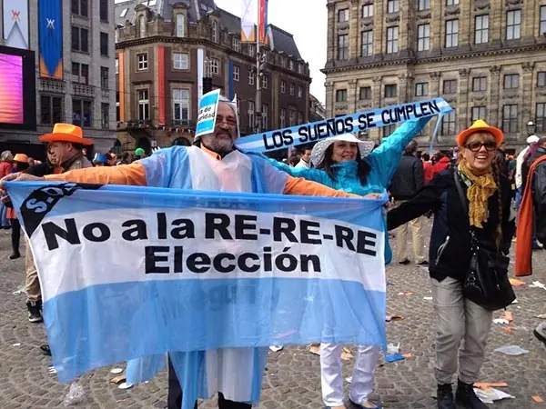 Holandeses apoyan la monarquia pero no la "Re-re"