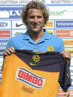 Diego Forlan Firma Con El América