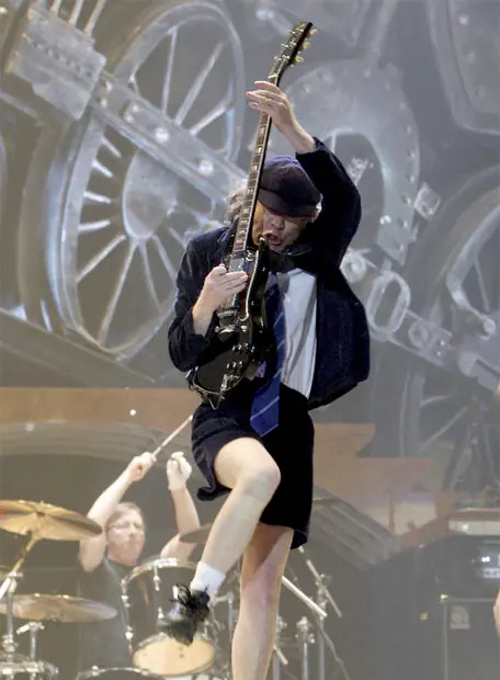 Quien es Angus Young?